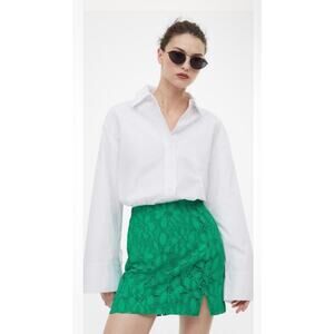 H&M Lace Mini Skirt Bold Green High Waisted With Slit Skirt Size 2 NWT Floral